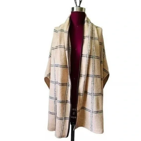 St. John Knit Poncho cardigan wrap - Picture 2 of 12